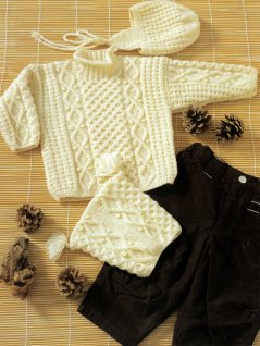 Flätstickad tröja och mössor