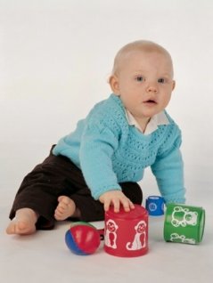 Blondestrikket sweater, cardigan og hue