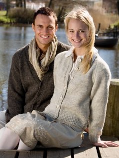 Ensfarvet raglan sweater og cardigan