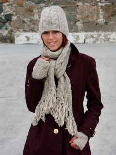 Hue, halstørklæde, ben- og håndledsvarmere