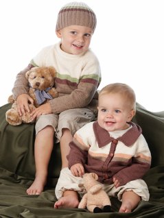 Raglansweater, cardigan og hue med stribet kant