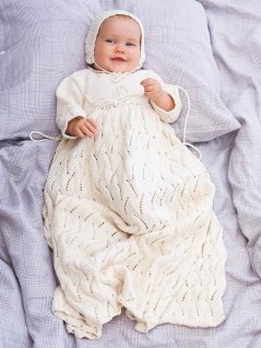 Strikket dåbskjole og motorhjelm