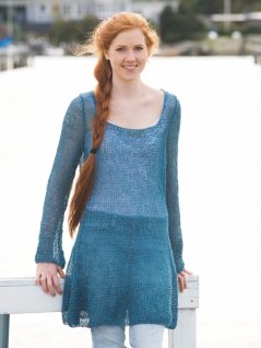 Ensfarvet strikket sweater med retstrikkede kanter