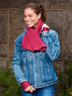 Hæklet halstørklæde og håndledsvarmer