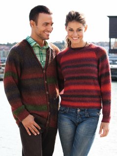 Ensfarvede strikkede sweatere og cardigans