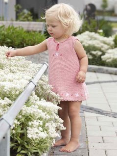 Retstrikket kjole og cardigan