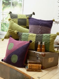 Strikkede puder i forskellige størrelser