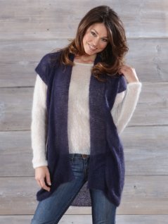 Ensfarvet strikket sweater og vest