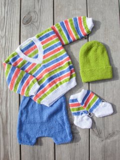 Sweater, bukser, hue og sokker