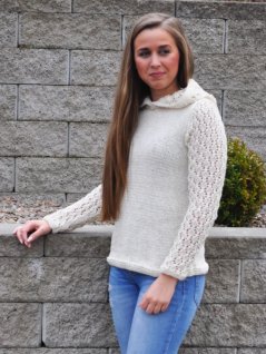 Strikket hættetrøje i dobbelt garn