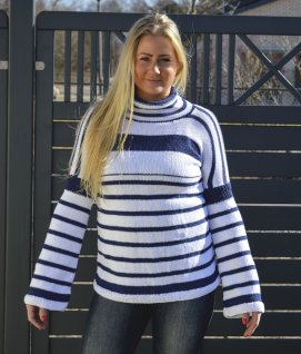 Randig damtröja med trumpetärm