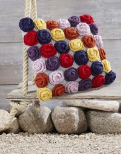 Strikket pude med roser