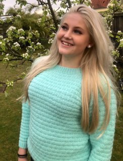 Strukturstickad barntröja