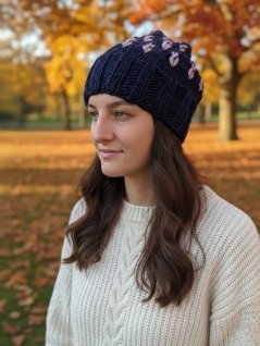 Hat med bladmønster