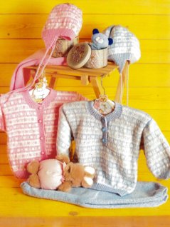 Cardigan, sweater, bukser og hue