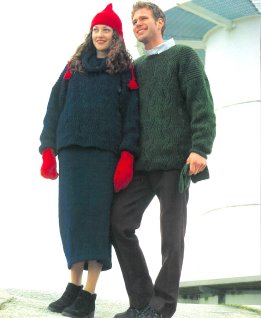 Dam och herrtröja, löspolo, kjol, mössa och vantar