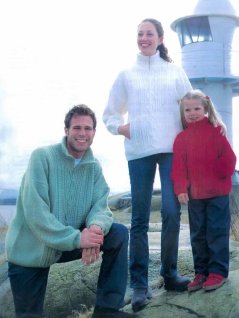 Pullover med dobbelt retstrik og kabelstrik til familien