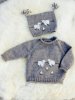 Strikket sweater og hue med får