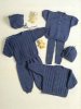 Sweater, cardigan, t-shirt, strømpebukser, lange bukser, hue og solskærmskat