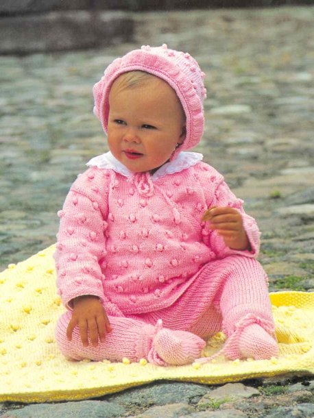 Omlottkofta, byxa, socka, mössor och filt.