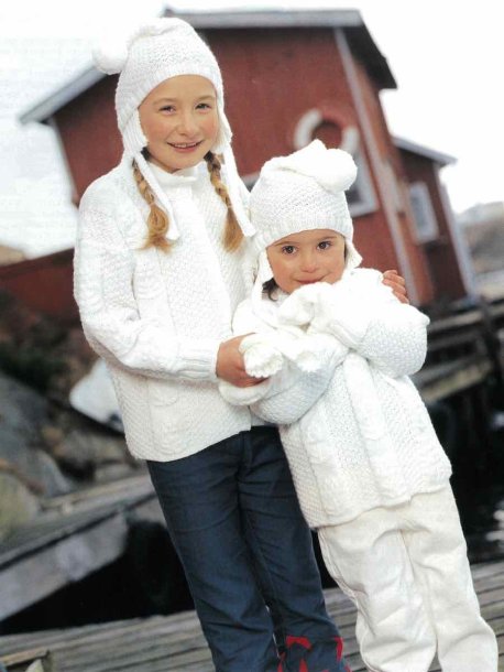Cardigan, pullover, vanter og hue med broderede blomster