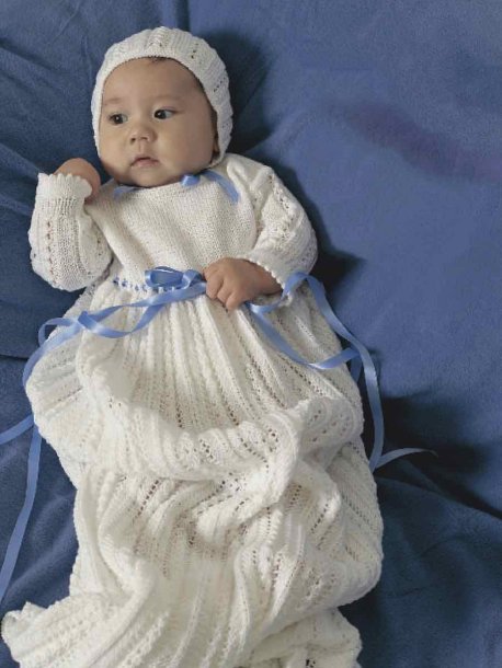 Dopklänning och mössa