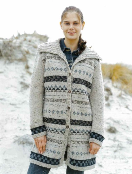 Mönsterstickad långkofta