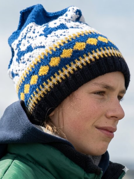 Stribet og mønstret strikket hue