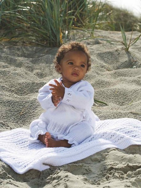 Omlottkofta, mössa, byxa och filt