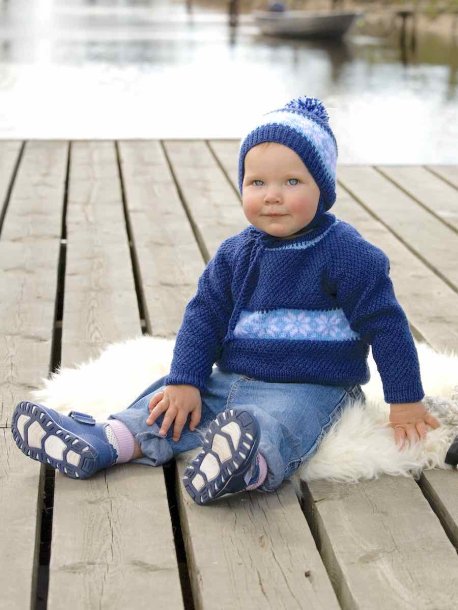 Sweater og hat med mønstret kant