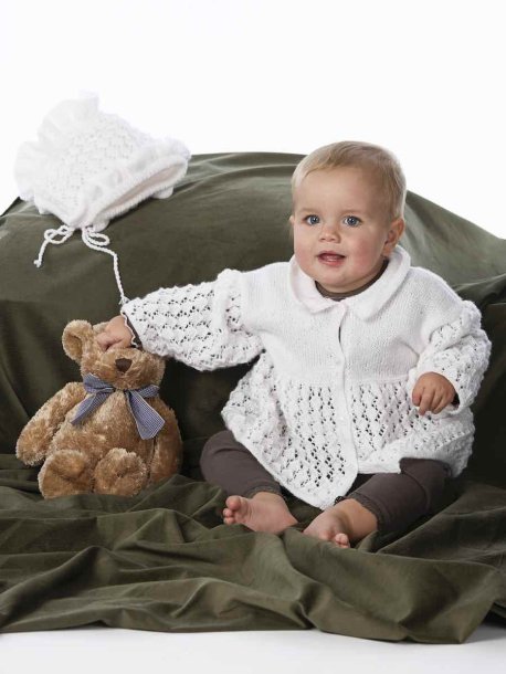 Blondestrikket cardigan og hue