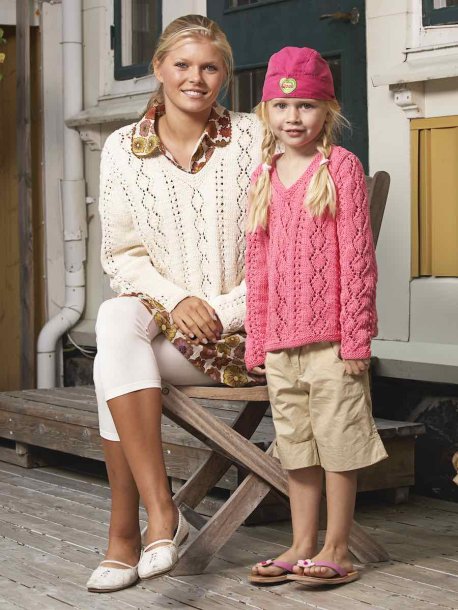 Blondestrikket sweater med v-hals
