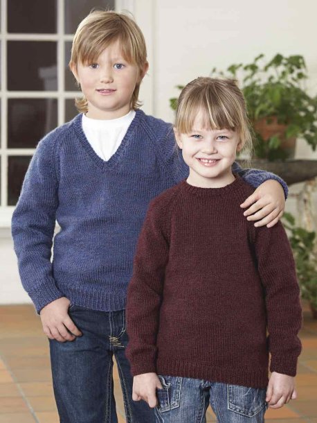 Ensfarvede raglantrøjer og cardigans til hele familien