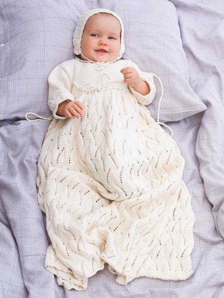 Strikket dåbskjole og motorhjelm