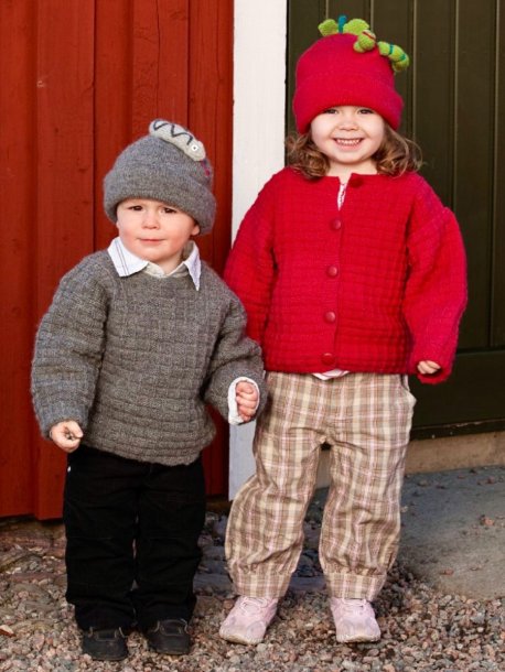 Cardigan og sweater samt æblehue med larve og hue med slange