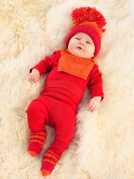 Hatte, imiteret polo, isposetørklæde, halsvarmere og sokker