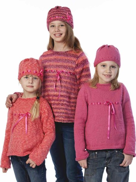 Ensfarvet striktrøje og hue