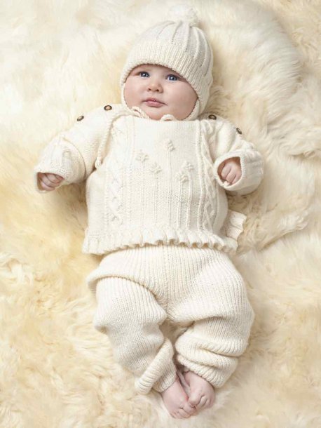 Babytrøje, cardigan med korn, strømpebukser og hat