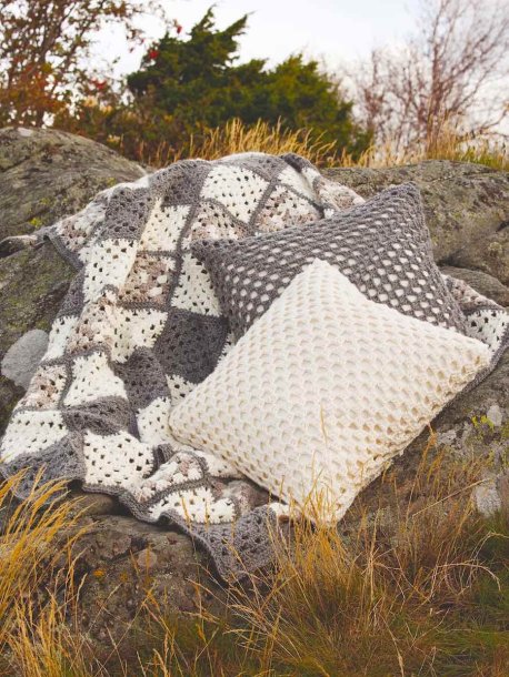 Hæklet tæppe og puder