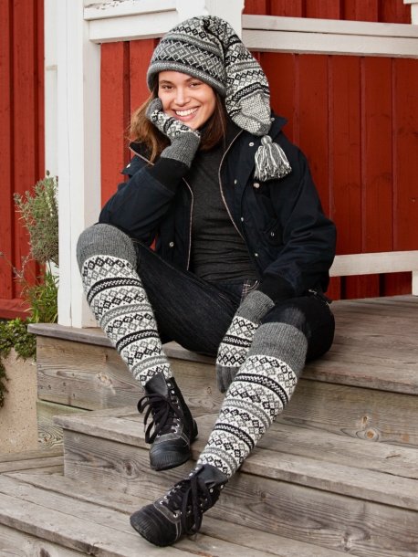 Mønstret strikket hue, sokker og vanter