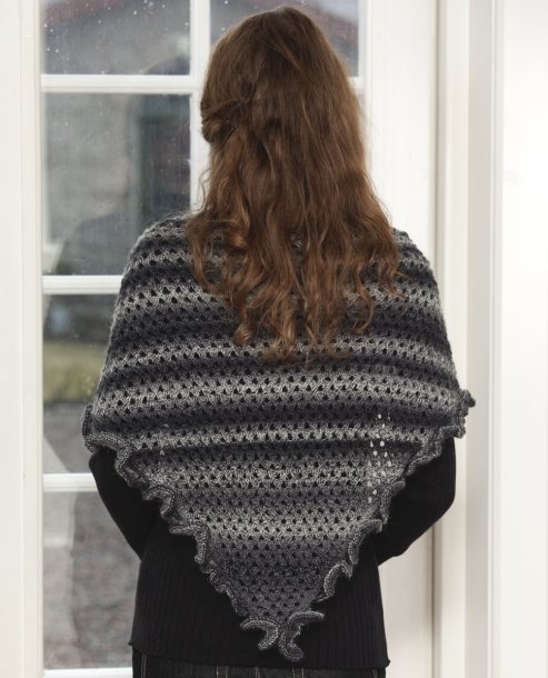 Sjal med hæklede blomster