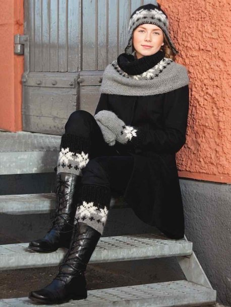 Mønstret strikhue, oversized polo, vanter og benvarmere