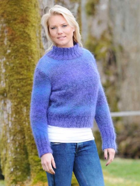 Ensfarvet striktrøje med polo