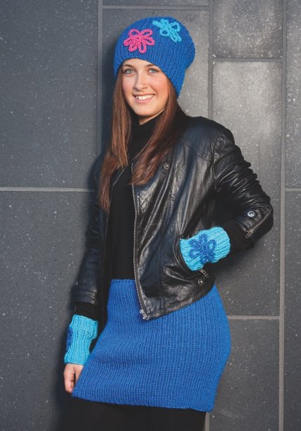 Resårstickad kjol, mössa, pulsvärmare