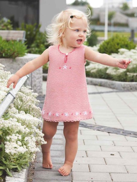 Retstrikket kjole og cardigan