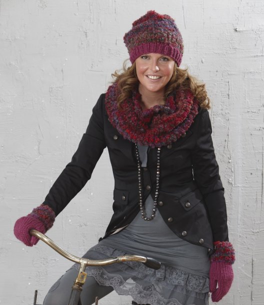 mössa, halsdukspolo och tumvantar