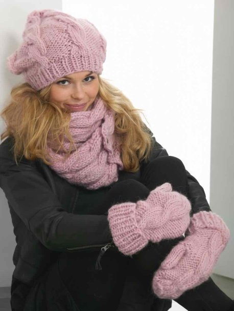 Kabelstrikket baret, hue, halstørklæde, tørklædepolo og vanter