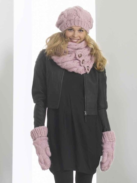 Kabelstrikket baret, hue, halstørklæde, tørklædepolo og vanter