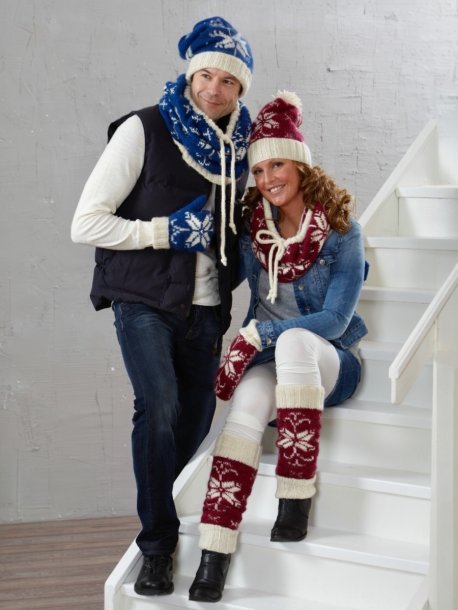 Mønstret strikket hue, vanter, gamacher og løs krave