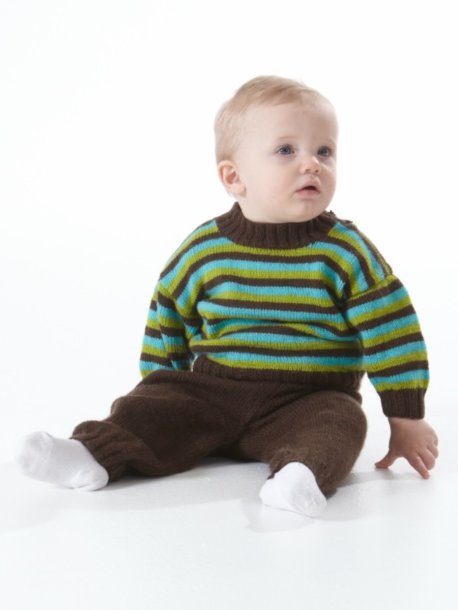 Stribet sweater, bukser og hue
